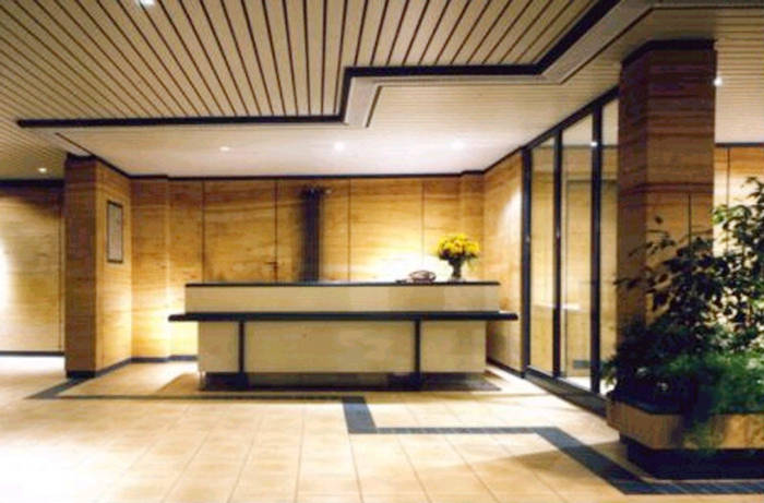 Badmöbel, Badeinrichtungen, Badezimmereinrichtungen, Fliesen