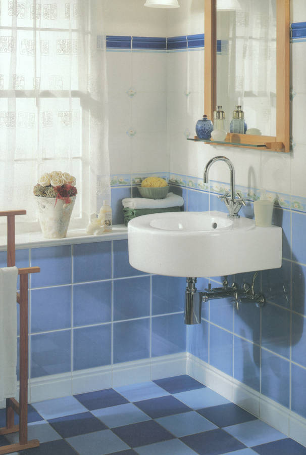 Badmöbel, Badeinrichtungen, Badezimmereinrichtungen, Fliesen