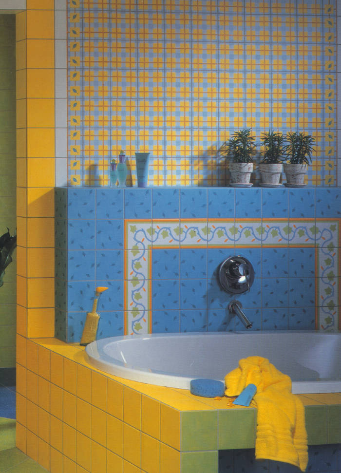 Badmöbel, Badeinrichtungen, Badezimmereinrichtungen, Fliesen