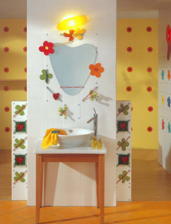 Badmöbel, Badeinrichtungen, Badezimmereinrichtungen, Fliesen