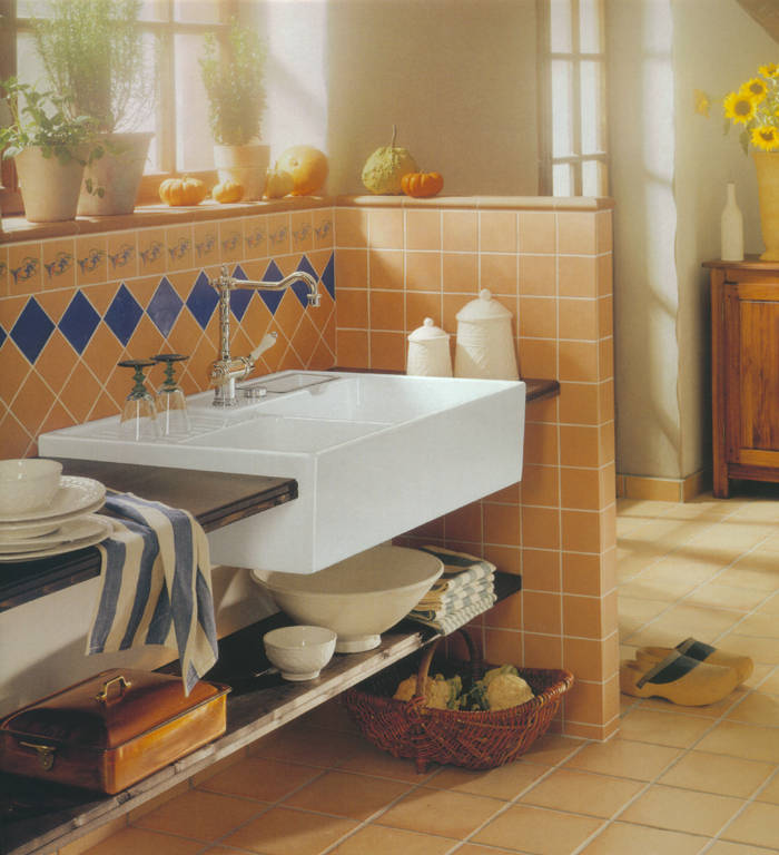 Badmöbel, Badeinrichtungen, Badezimmereinrichtungen, Fliesen