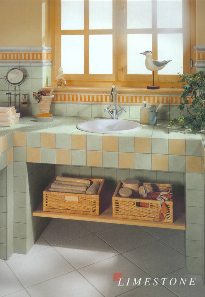 Badmöbel, Badeinrichtungen, Badezimmereinrichtungen, Fliesen