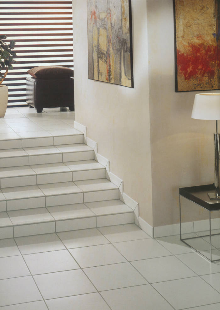 Badmöbel, Badeinrichtungen, Badezimmereinrichtungen, Fliesen